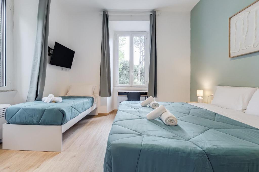 Luxury 4BR Apartment Newly Renovated, 2 Bathrooms, Smart Tv - 5