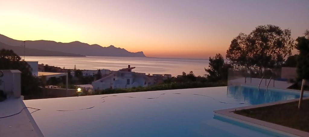Beautiful View, Heated pool - 2