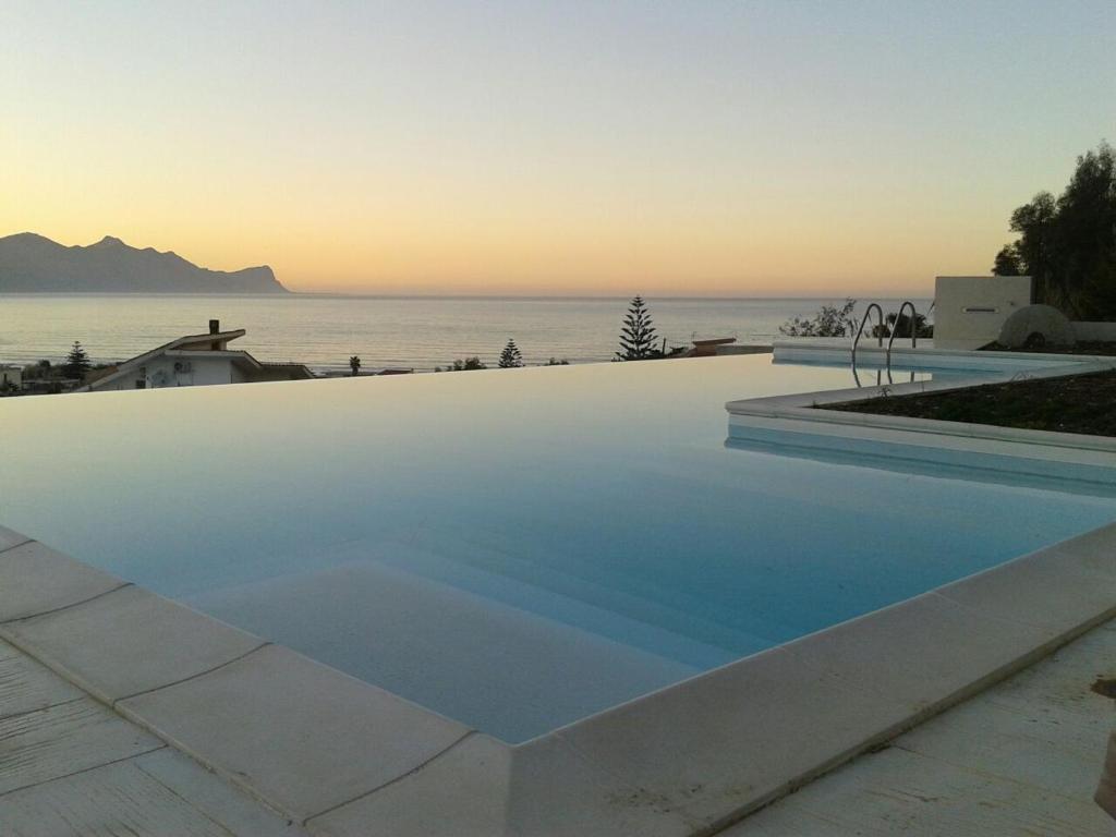 Beautiful View, Heated pool - 4
