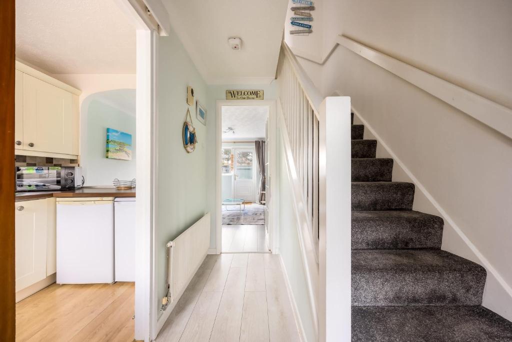 Dolphin Cottage Poole - photo 4
