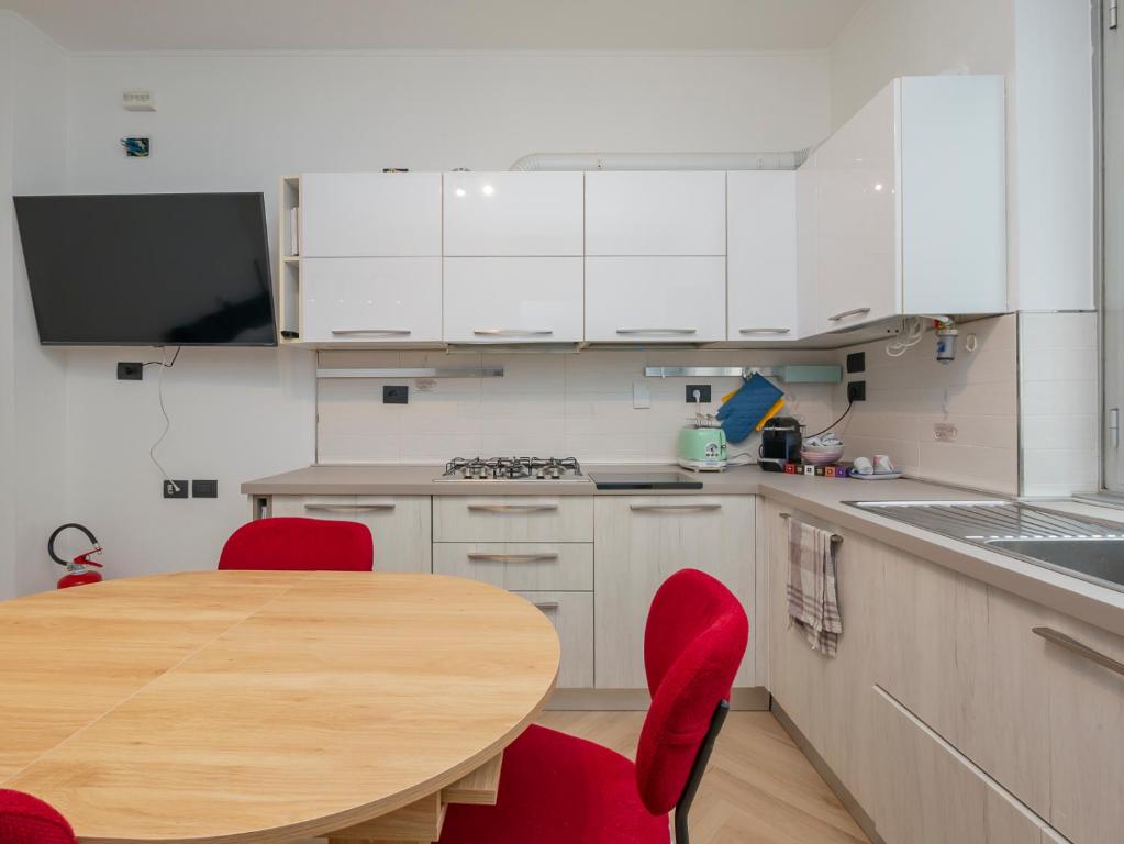 I-Host - Spacious 3BR Apt - Balcony - Sleeps 7 - 2