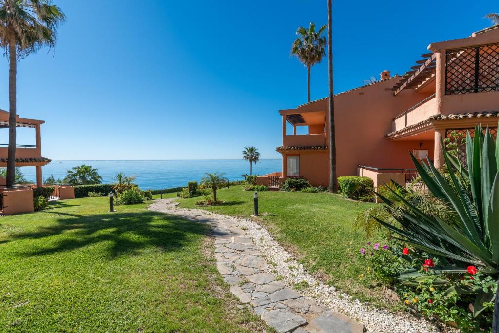 Front Line Beach Townhouse Estepona - 1