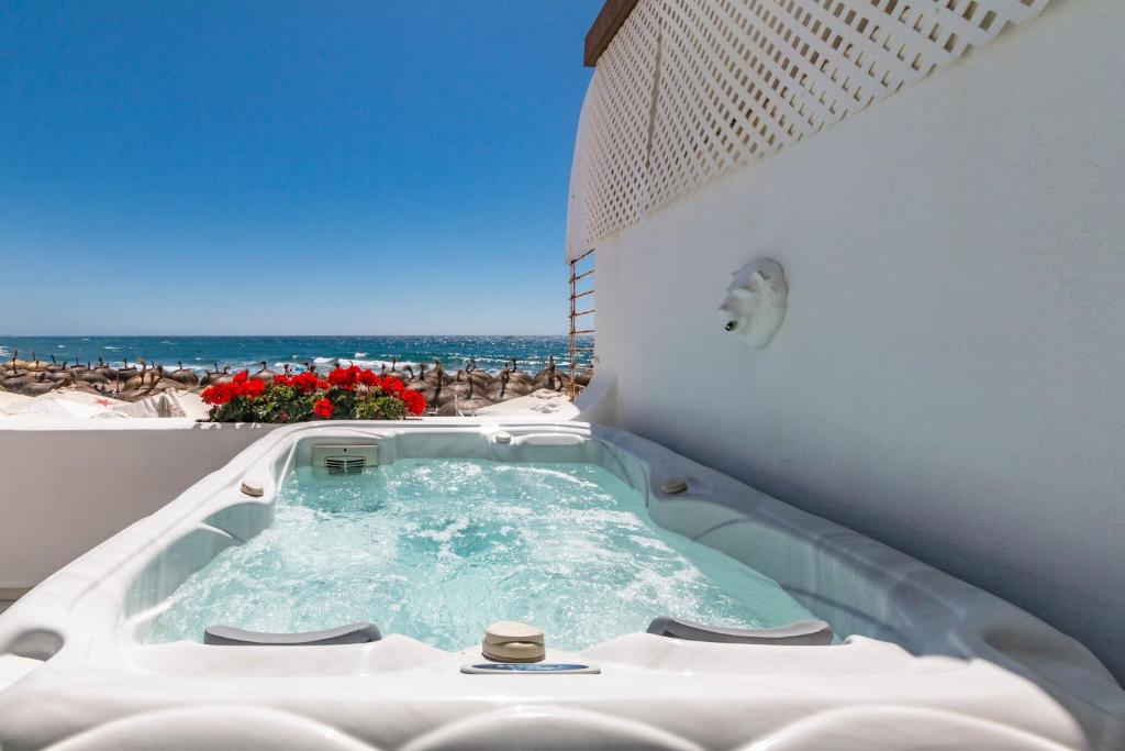 Superb Large Apartment on the Beach - 4