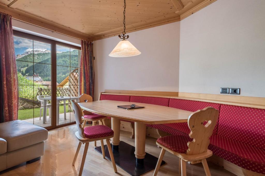 Hotel Residence Gardena Dolomites 2 - 4