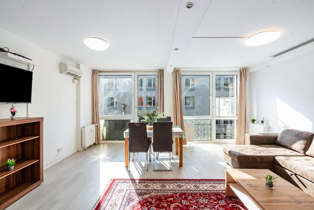 Aldars Urban Trio Suite No.5 - 1