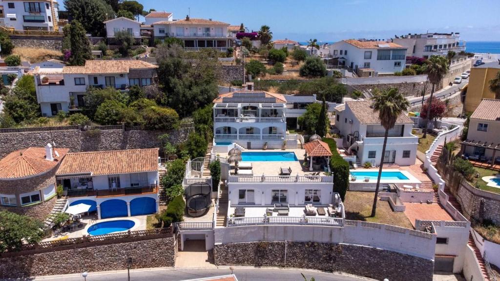 Seaview Villa in Fuengirola, Pool, Sleeps 16 - 2