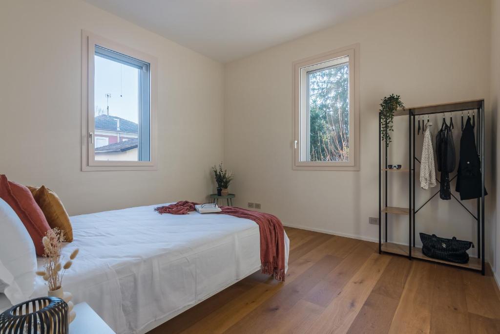 StayEasy Smart Home with 3 Bedrooms, 2 Baths - City Center - 4