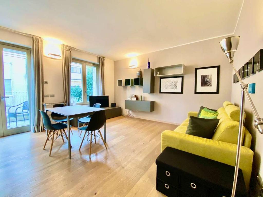 Luxury 2bed-2bath in top location - 3