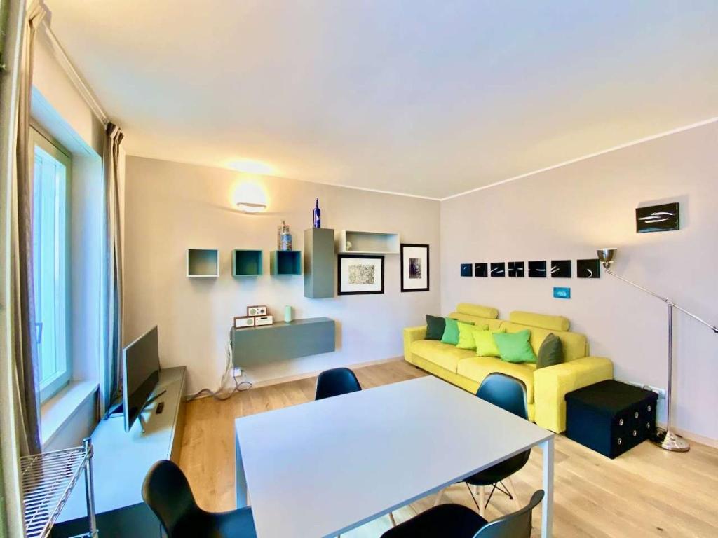 Luxury 2bed-2bath in top location - 4