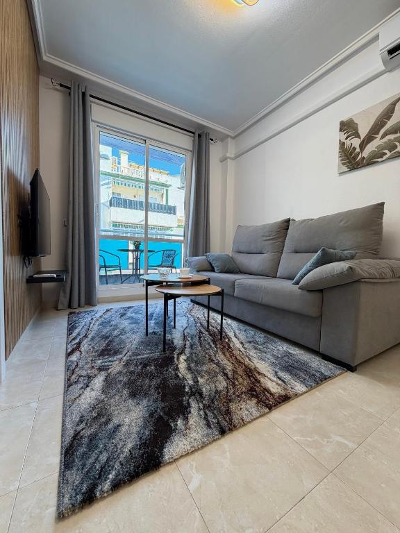 Del Cura Apartments with Balcony & Pool - 1