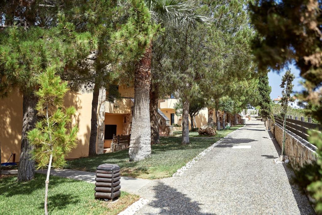 Kreta Natur Live Crete Naturally — Hotel building in Hersonissos