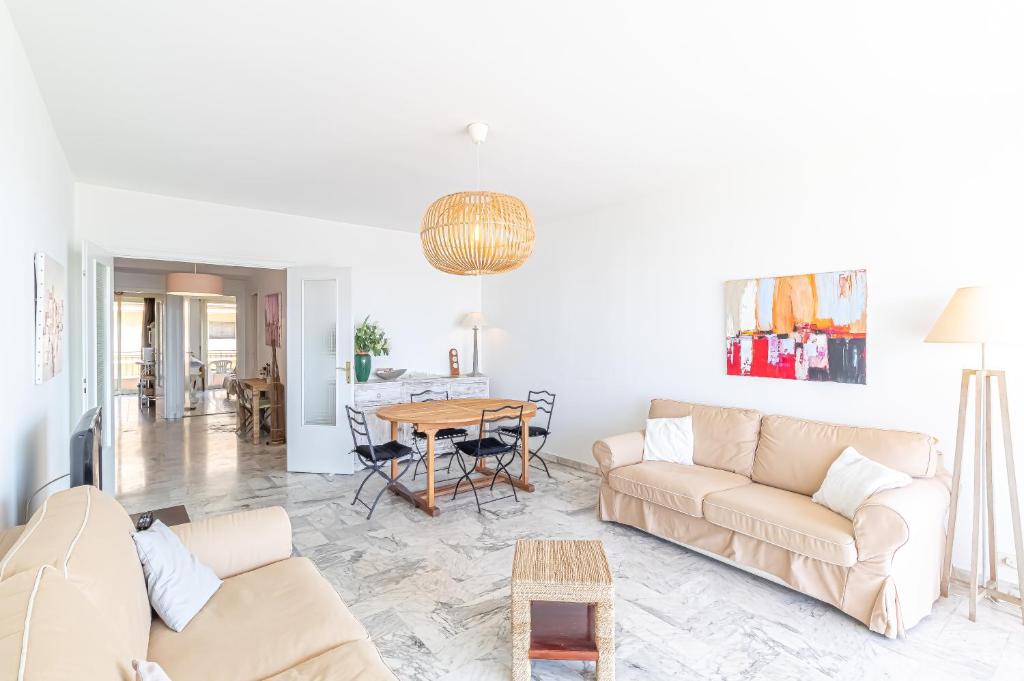 Menton Garavan 2BR by the sea parking - 5