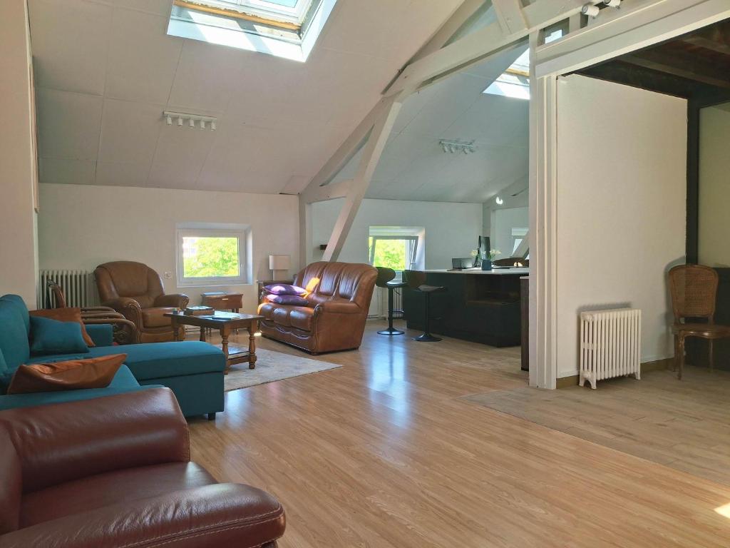 Bright loft near court 2 BR and table for 10 - 3
