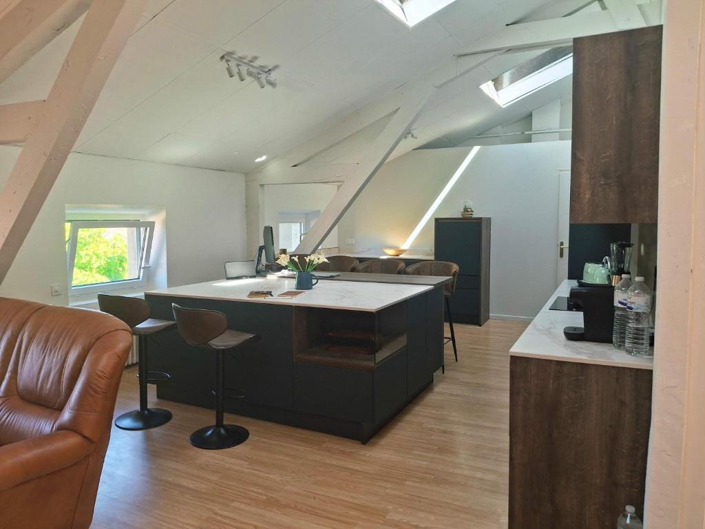 Bright loft near court 2 BR and table for 10 - 4