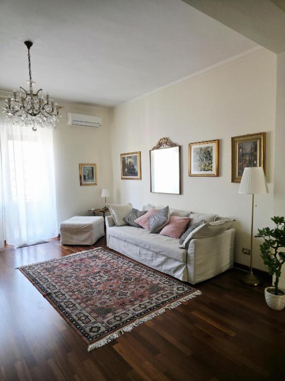 Elegant Apartment in City Center - 1