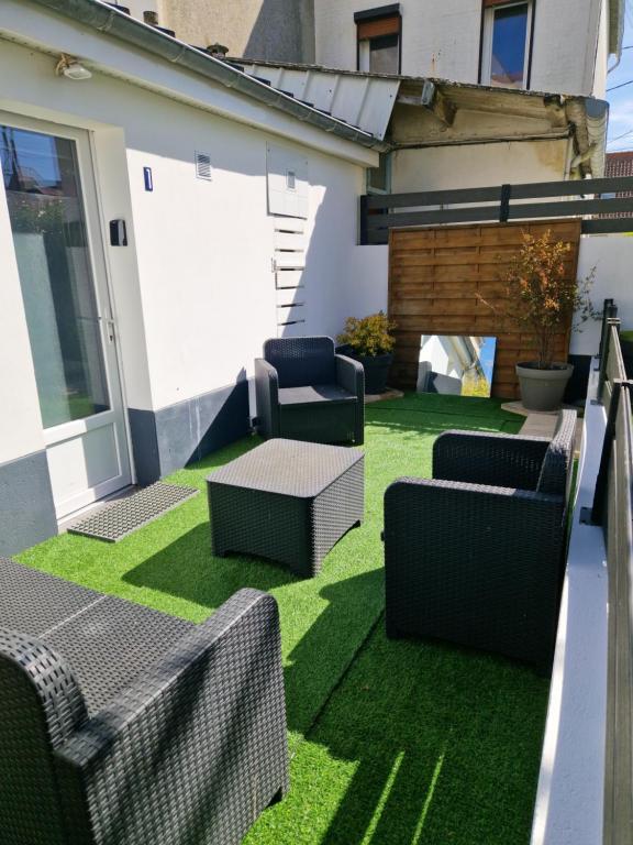 Magnifique logement à 200m de la plage avec terrasse et emplacement voiture gratuit - 4