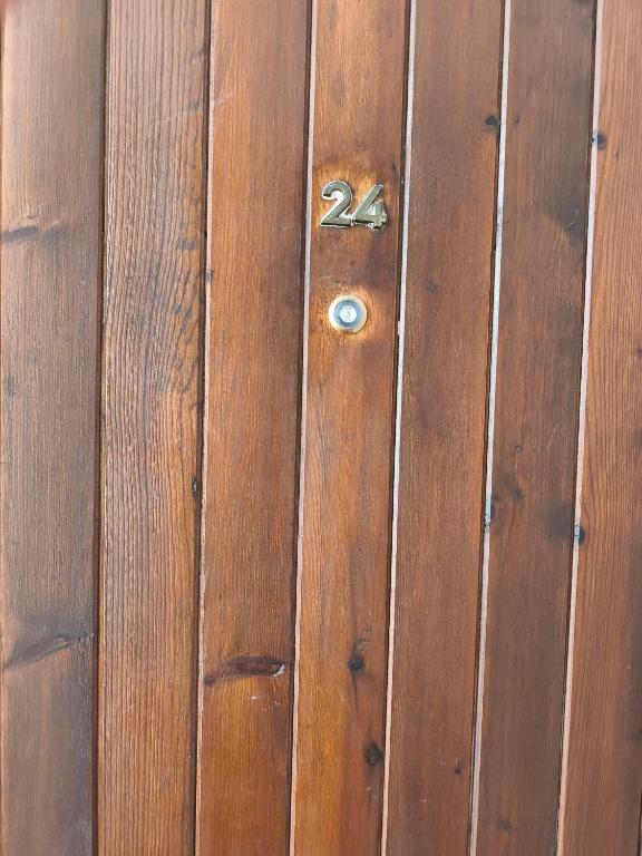 Easy and free parking right in front of the building La Pubilla Apartment - 4