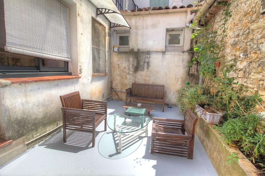 Fabulous 1 bedroom in Antibes old city - 3