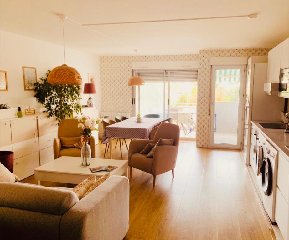 Magnifique T2 - Terrasse ensoleillée et parking privé - 1