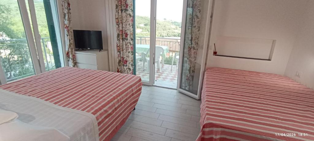 Villa tranquilla immersa nel verde a 2 Km dal mare - 2