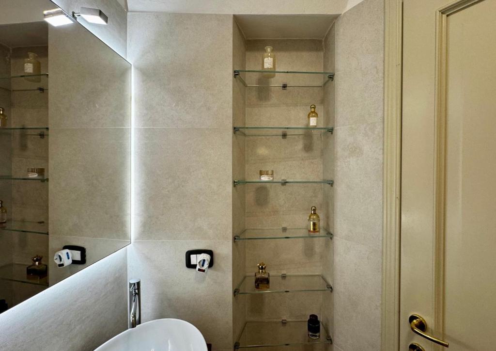 Prestigious Apartment Main street in Siena - 4