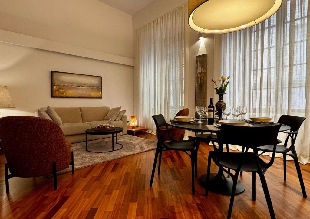 Prestigious Apartment Main street in Siena - 2