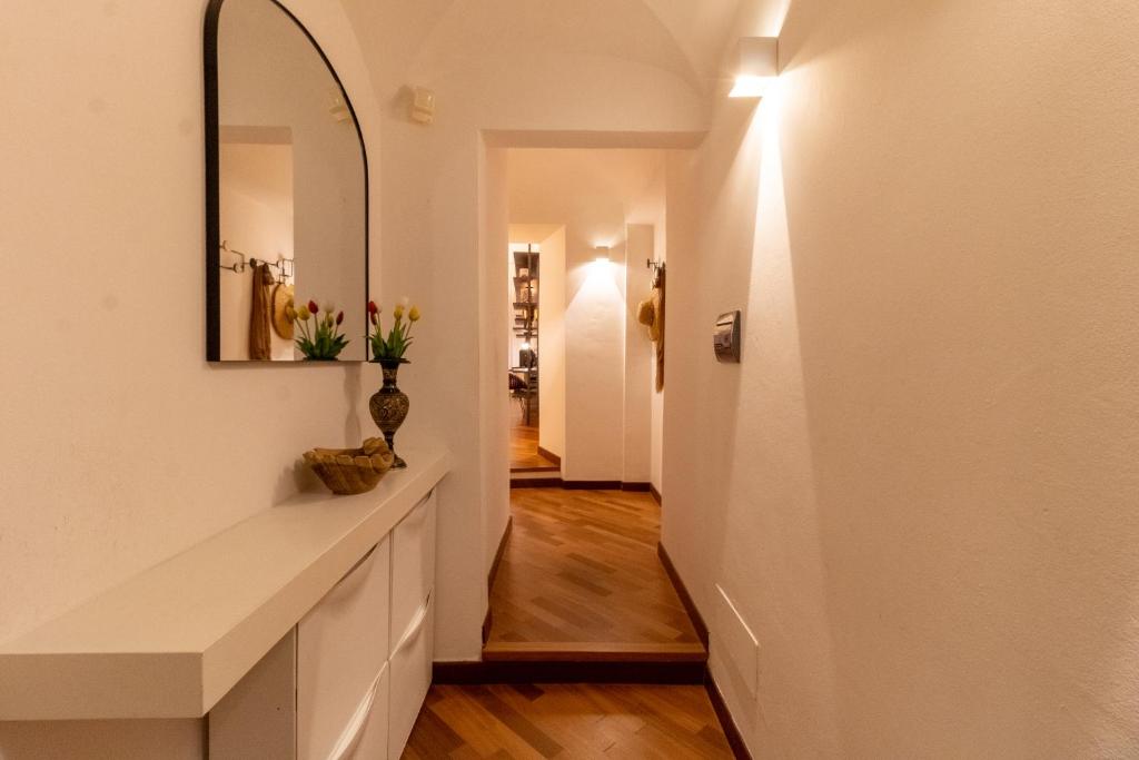 Prestigious Apartment Main street in Siena - 5