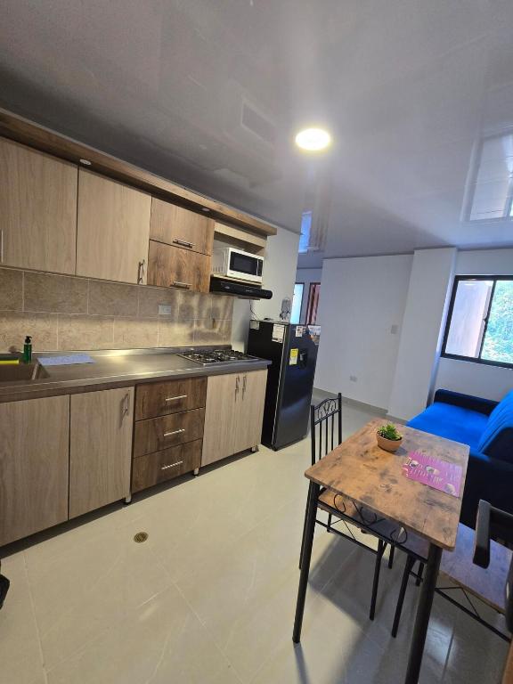 Apartamento Completo y Económico en El Poblado - 1