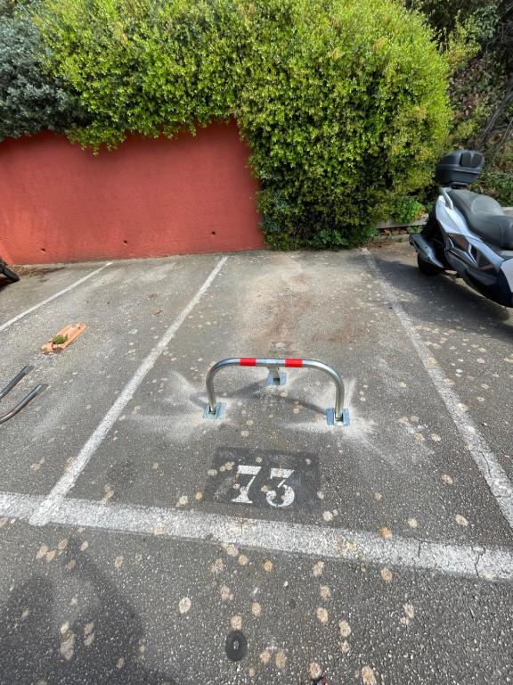 Studio refait à neuf, piscine et parking privé - 3