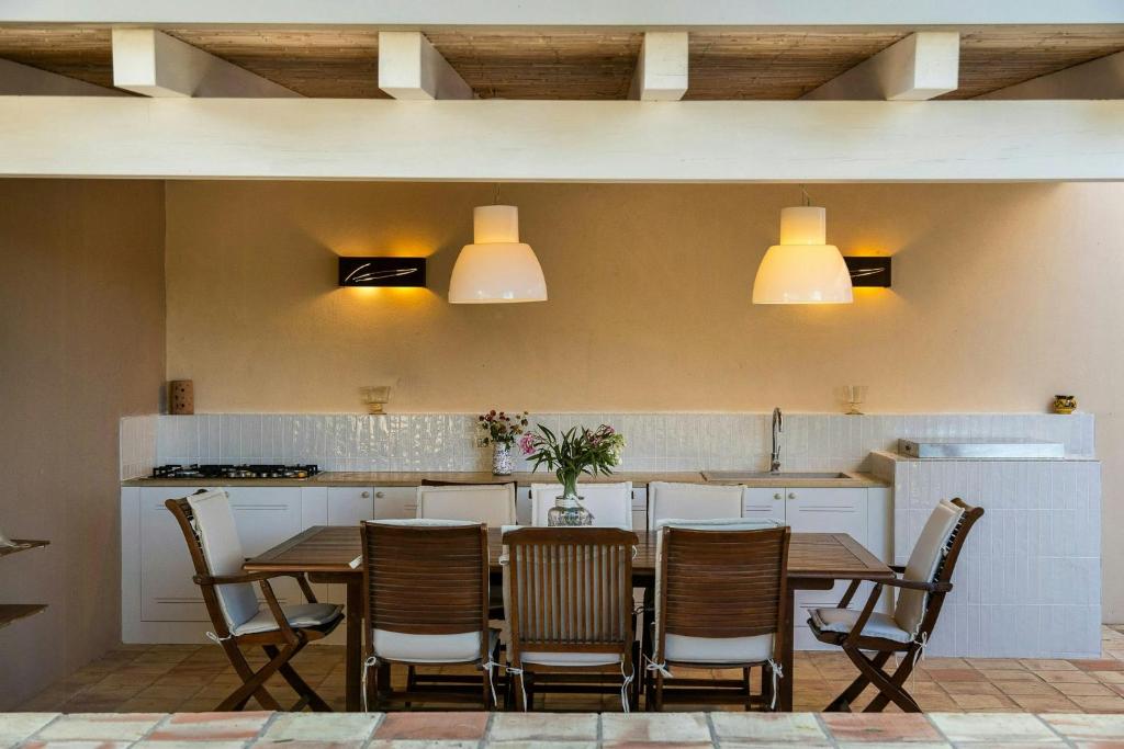 Infinity Pool Villa Amongst Citrus Groves In Noto - 2