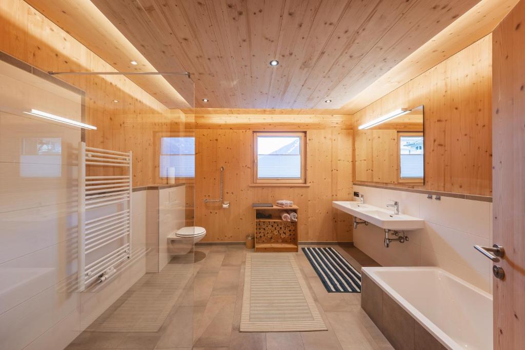 Haus Alpenprinzessin Stubai Luxury 3-Bedroom Apartments in a Prime Location - 4