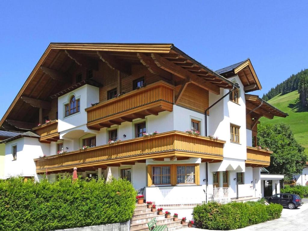 Apartment in Filzmoos near Ski Amadé - 1