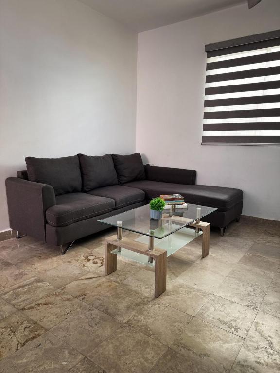 Modern 2BR -3BA Home with Pool and Parking - 1