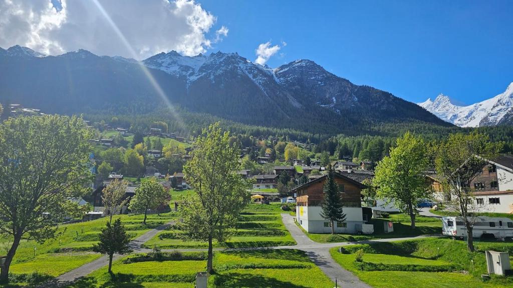 Bergabenteuer für Gruppen Gruppenhaus mit Panorama in Grächen - 1