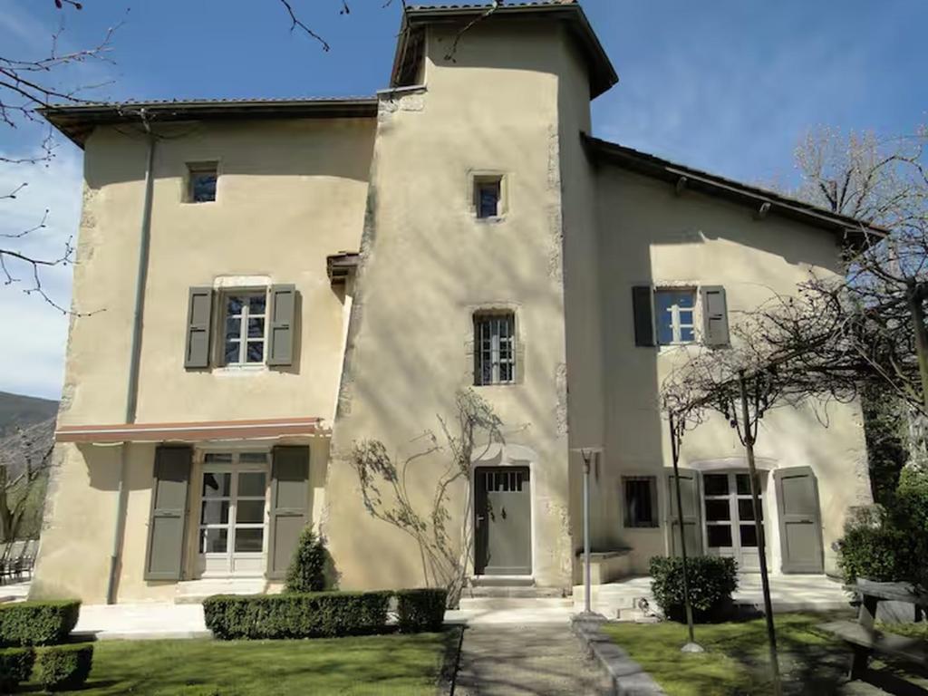 Le Domaine de la Bourne et sa piscine - 2