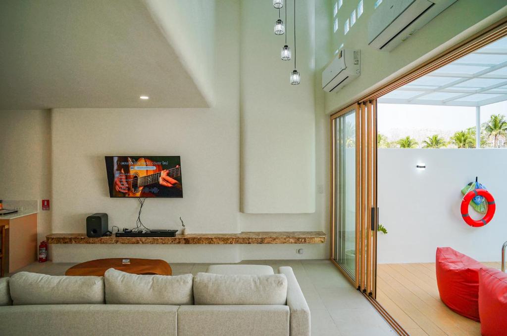 Shared lounge/TV area