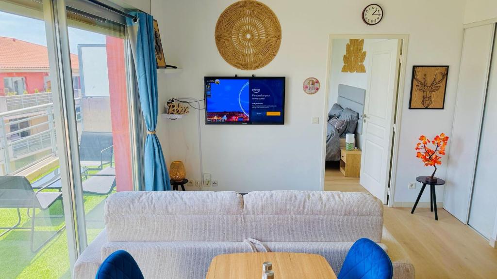 Charming Cannes Apartment, Comfort, Convenience, and Coastal Bliss - 3