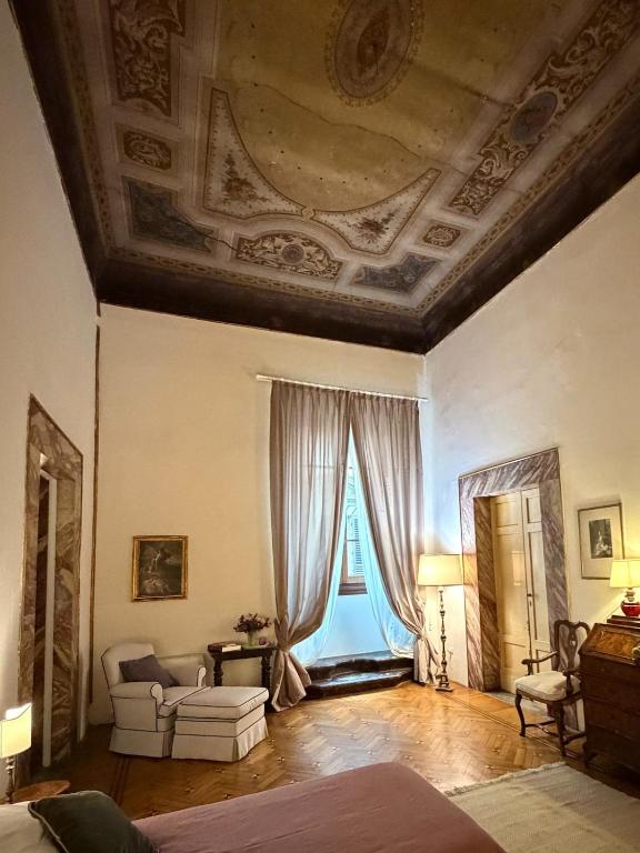 Frescoed Renaissance Palazzo with 4 Ensuites near Duomo - 4