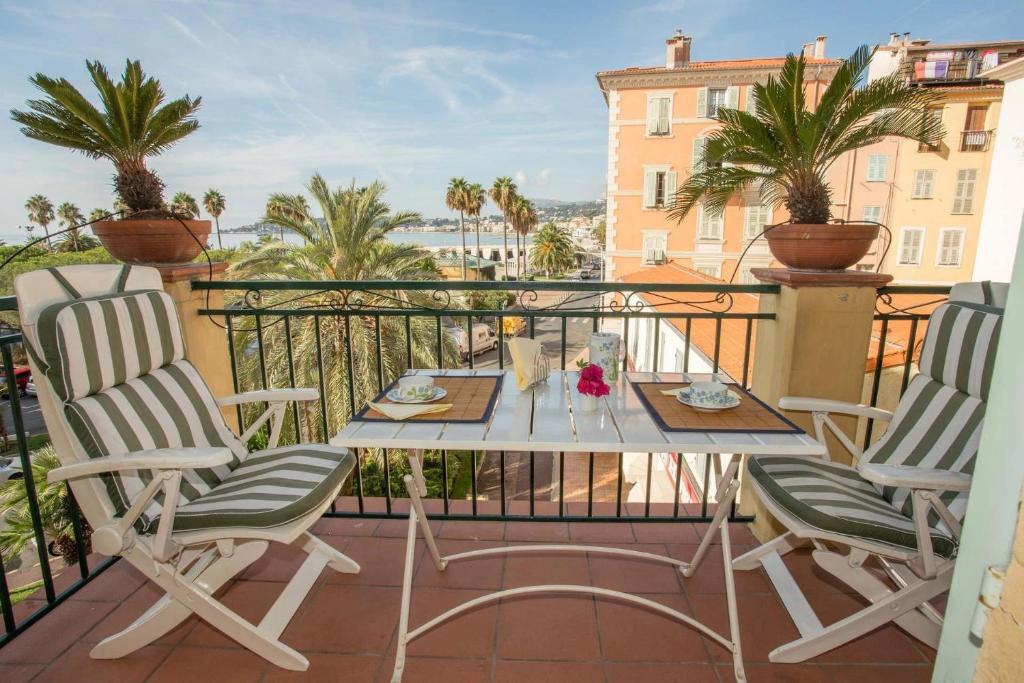 5VV - Grand 2P dans la vieille ville avec terrasse vue mer - 1