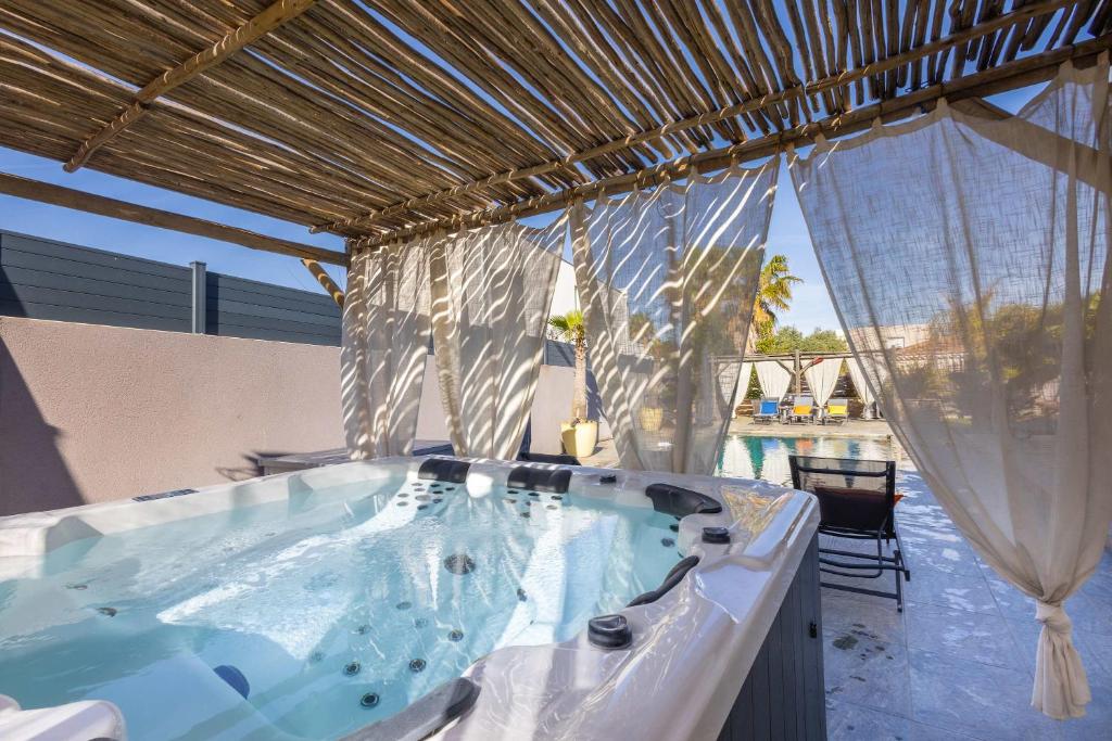 Villa Anja Agde Heated Pool & Jacuzzi Family Villa - 2