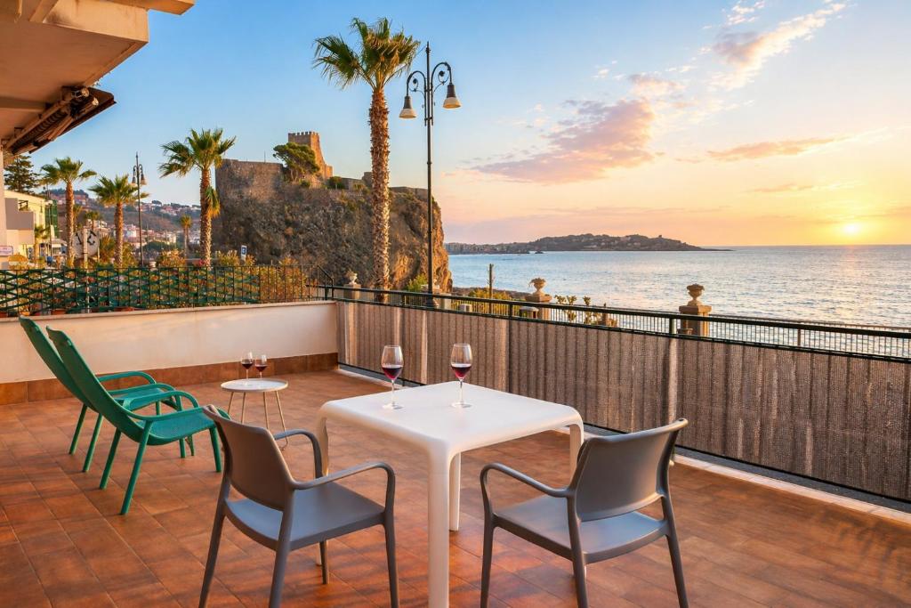 La Terrazza sul Mare Modern Apartment - 1