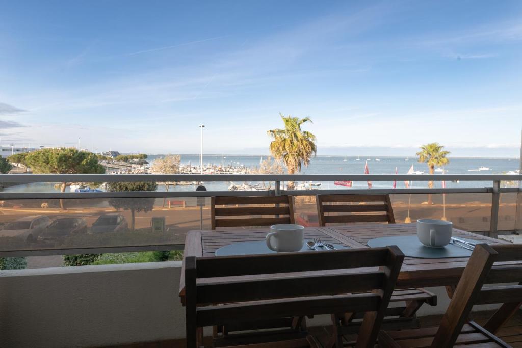 T3 en Première ligne vue bassin, proche commerces - 2