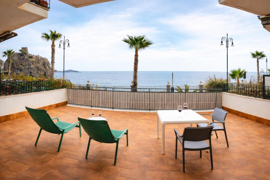La Terrazza sul Mare Modern Apartment - 2