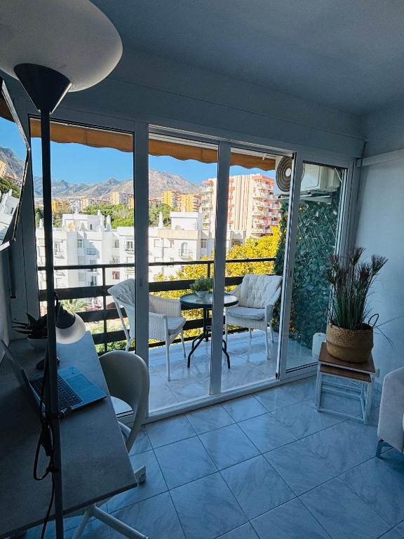 Benalmadena Beachside Sunshine Flat - 4