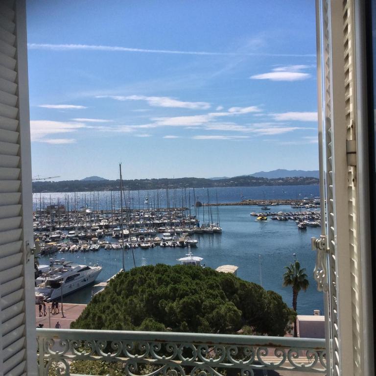Plein coeur du centre, face au port de Bandol - 1