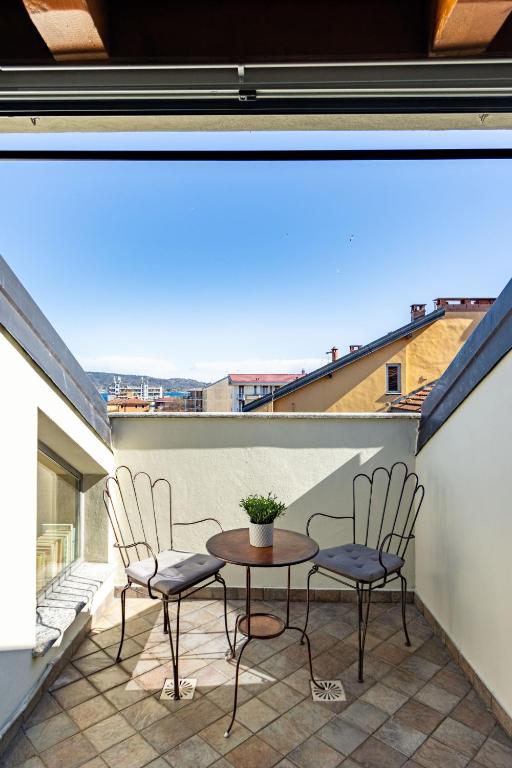 L'Atelier, artistc apartment, AC WiFi, Garage, Arona, By Guestaly - 5