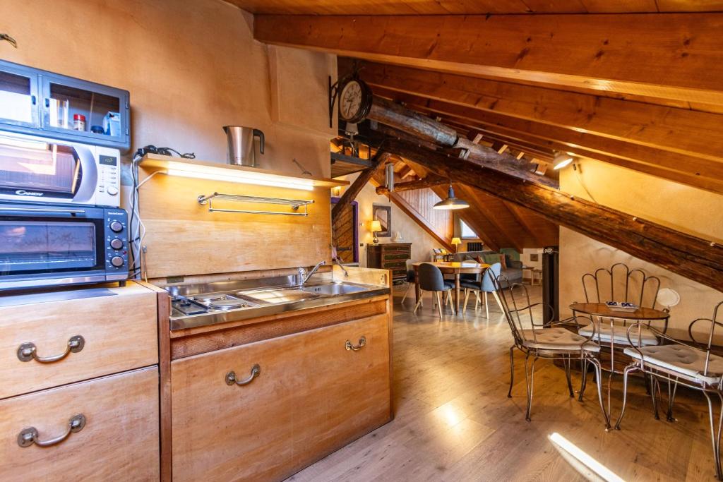 L'Atelier, artistc apartment, AC WiFi, Garage, Arona, By Guestaly - 3