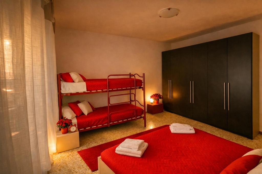 APPARTAMENTO ROSSO - OVER THE RAINBOW APARTMENTS LIDO di JESOLO A 200m dalla Spiaggia Posto Auto Aria Condizionata e Terrazza - 5