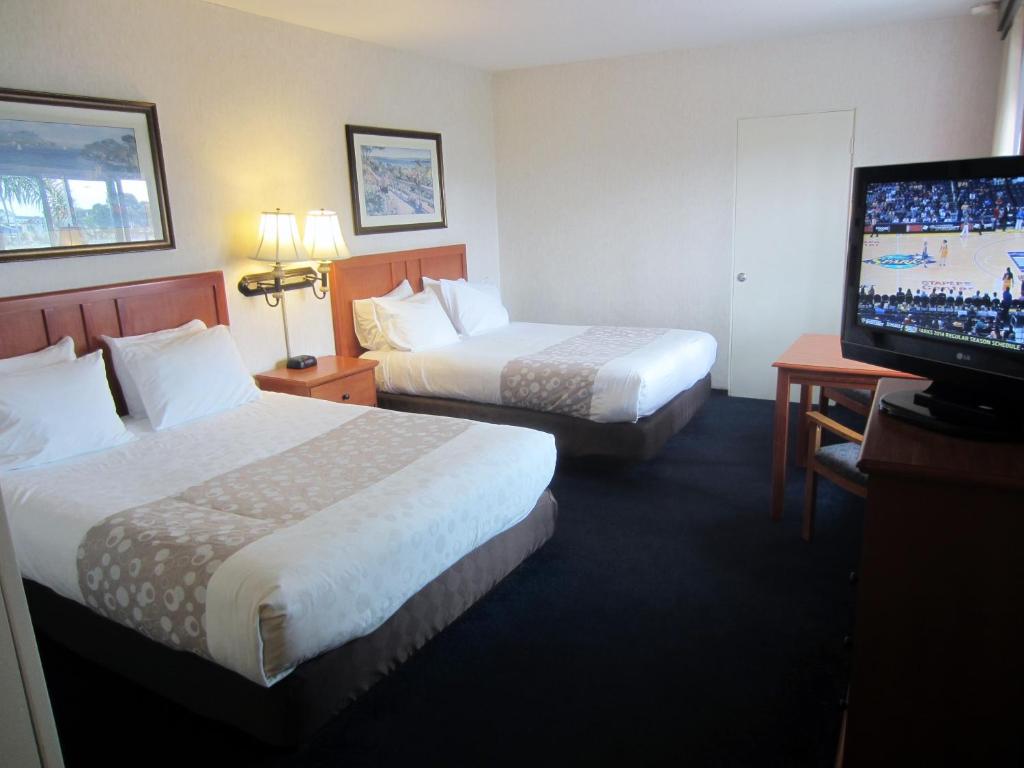 Newport Channel Inn photo