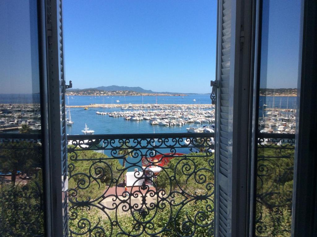 Plein coeur du centre, face au port de Bandol - 3
